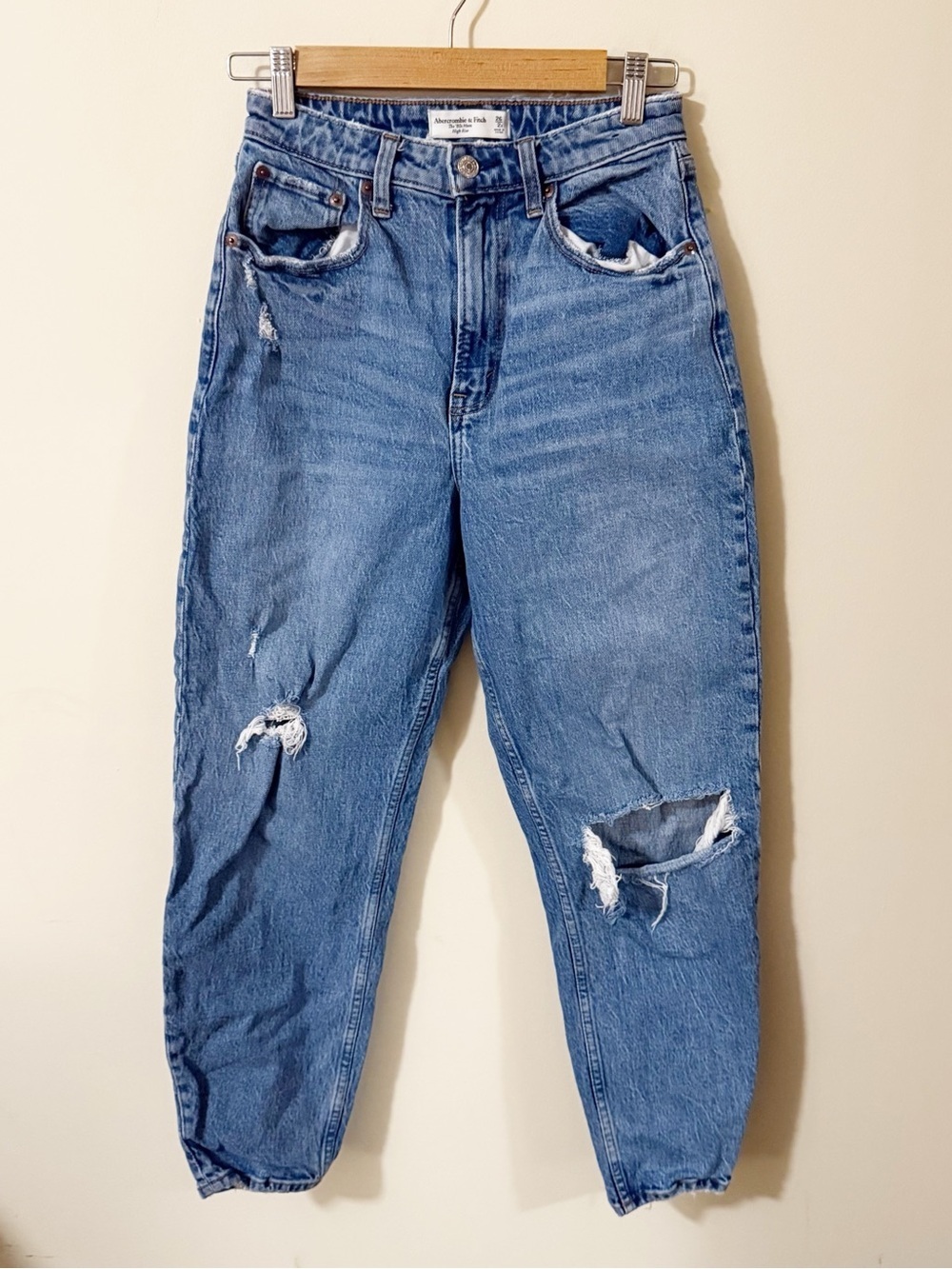 Abercrombie and Fitch Curve Love 90s Mom High Rise Jeans Size 26 Womens Denim